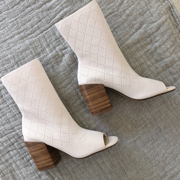 🆕 NIB Kelsie Dagger Brooklyn Knit Peep Toe Bootie - Picture 2 of 5